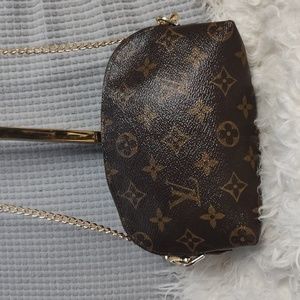 Auth Louis Vuitton pochette cosmetics pouch
